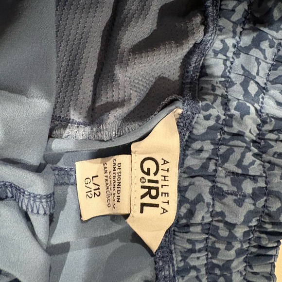 Athleta Girl Blue Patterned Shorts Size Large 12 with zipper pockets. - Picture 3 of 4